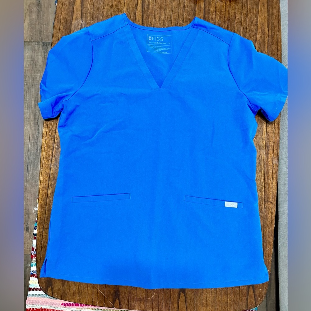 Figs Scrub Top- Casma Three Pocket